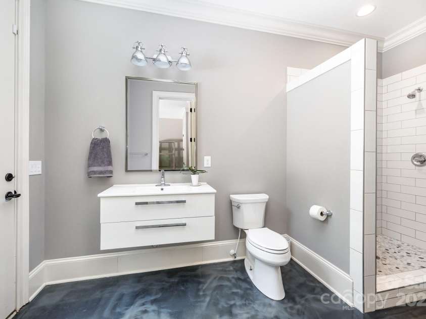 15603 June Washam Road, Davidson, NC 28036.  MLS# CAR4273381, YatesRealty ID 28502. Pool Bath