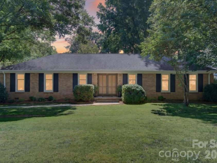 6221 Woodbridge Road, Charlotte, NC 28227.  MLS# CAR4384781, YatesRealty ID 28502. 