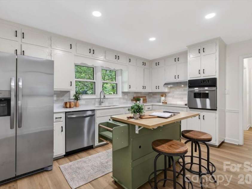 6221 Woodbridge Road, Charlotte, NC 28227.  MLS# CAR4384781, YatesRealty ID 28502. 