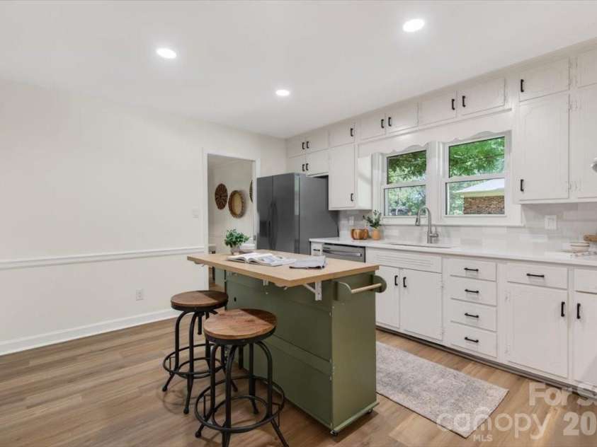 6221 Woodbridge Road, Charlotte, NC 28227.  MLS# CAR4384781, YatesRealty ID 28502. 