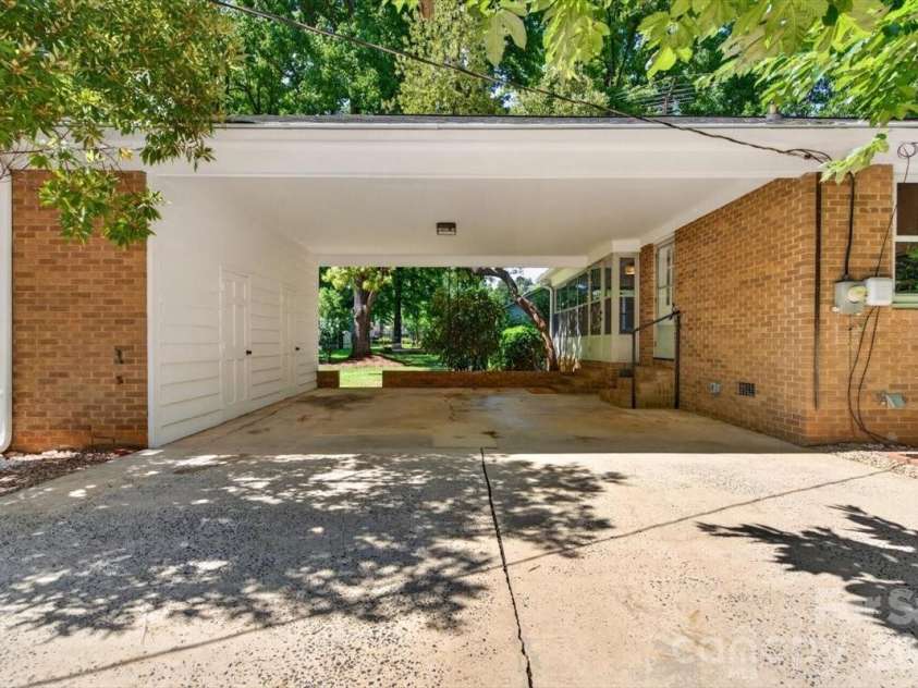 6221 Woodbridge Road, Charlotte, NC 28227.  MLS# CAR4384781, YatesRealty ID 28502. 