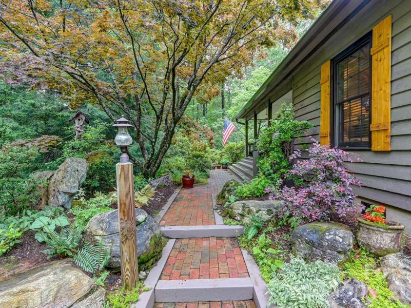 29 Shadow Brook Drive, Flat Rock, NC 28731.  MLS# CAR4386878, YatesRealty ID 28503. 