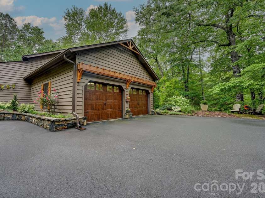 29 Shadow Brook Drive, Flat Rock, NC 28731.  MLS# CAR4386878, YatesRealty ID 28503. 