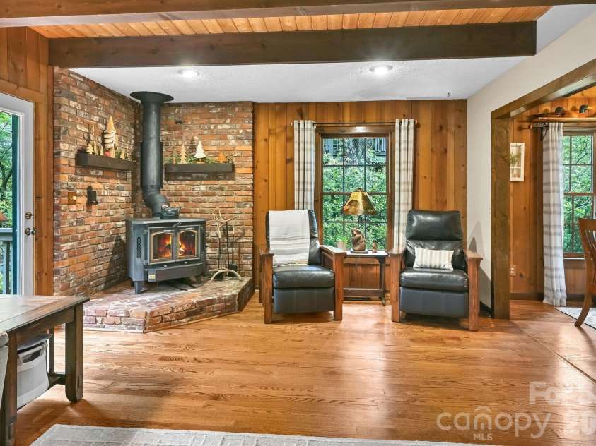 29 Shadow Brook Drive, Flat Rock, NC 28731.  MLS# CAR4386878, YatesRealty ID 28503. 