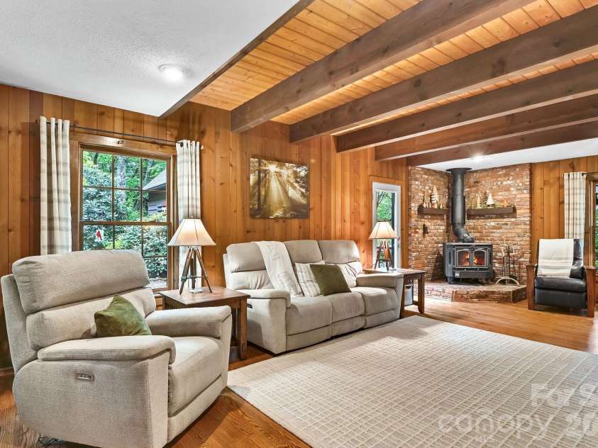 29 Shadow Brook Drive, Flat Rock, NC 28731.  MLS# CAR4386878, YatesRealty ID 28503. 