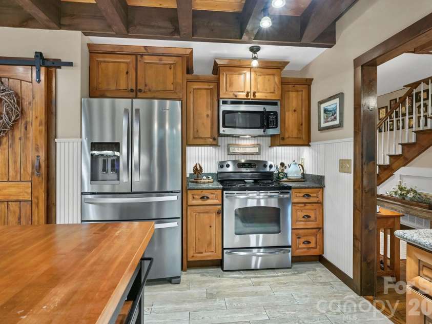 29 Shadow Brook Drive, Flat Rock, NC 28731.  MLS# CAR4386878, YatesRealty ID 28503. 