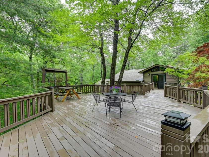 29 Shadow Brook Drive, Flat Rock, NC 28731.  MLS# CAR4386878, YatesRealty ID 28503. 