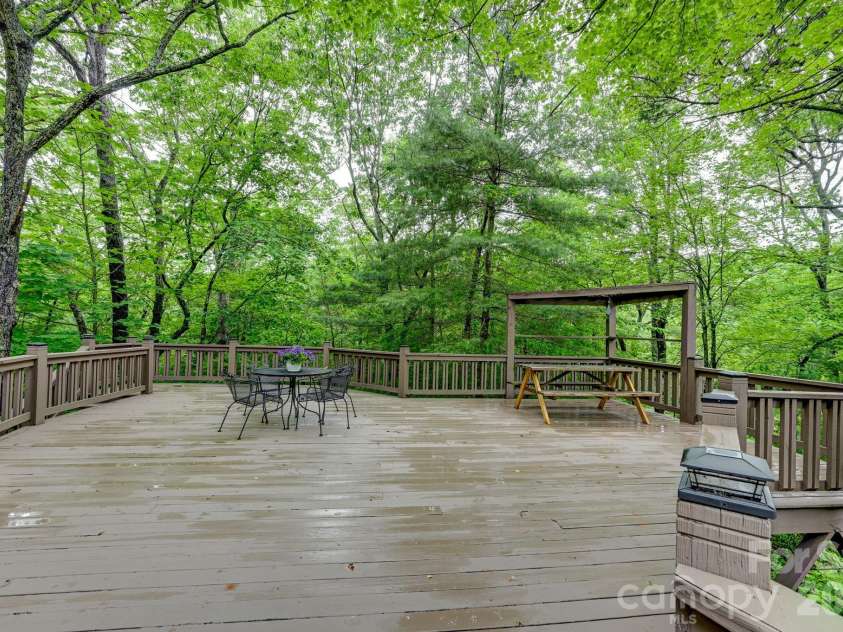 29 Shadow Brook Drive, Flat Rock, NC 28731.  MLS# CAR4386878, YatesRealty ID 28503. 