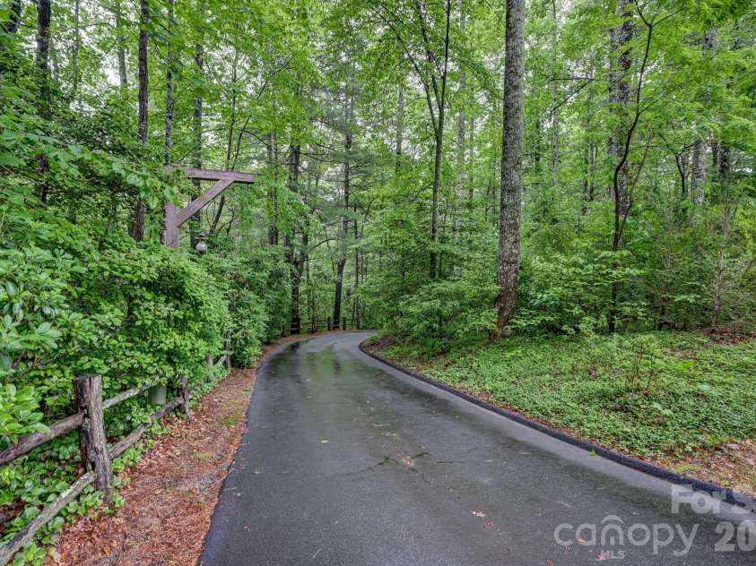 29 Shadow Brook Drive, Flat Rock, NC 28731.  MLS# CAR4386878, YatesRealty ID 28503. 