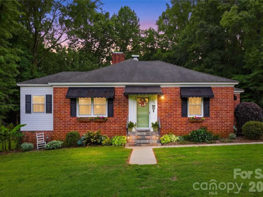 106 Maple Street, Fort Mill, SC 29715.  MLS# CAR4388689, YatesRealty ID 28504. Welcome to this charming home!