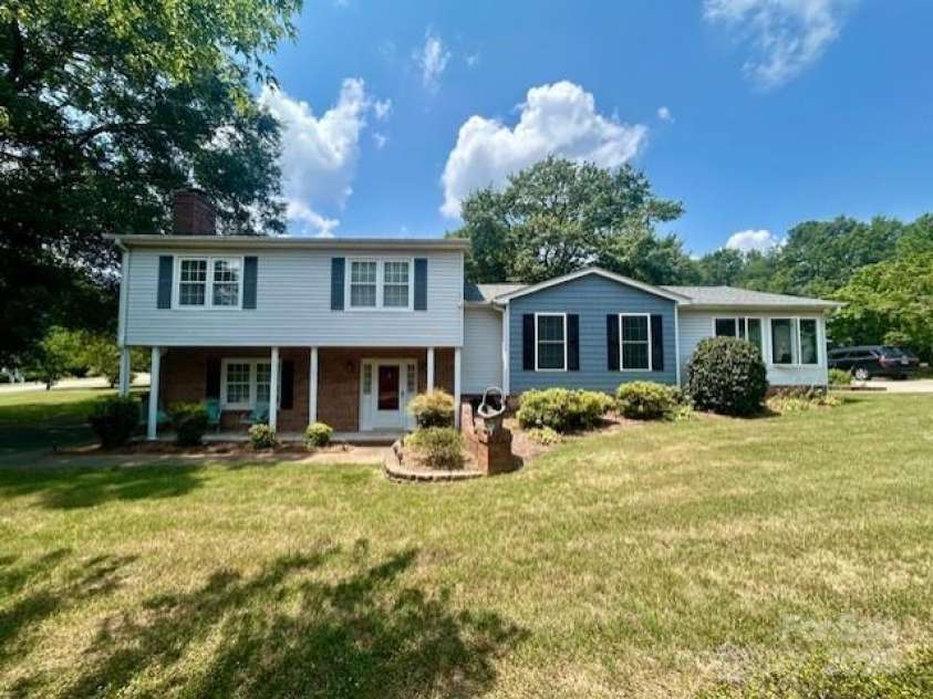 3616 Raven Hill Drive, Gastonia, NC 28056.  MLS# CAR4279742, YatesRealty ID 28504. 