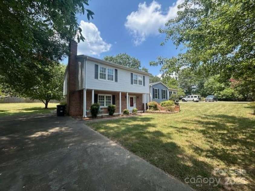 3616 Raven Hill Drive, Gastonia, NC 28056.  MLS# CAR4279742, YatesRealty ID 28504. 