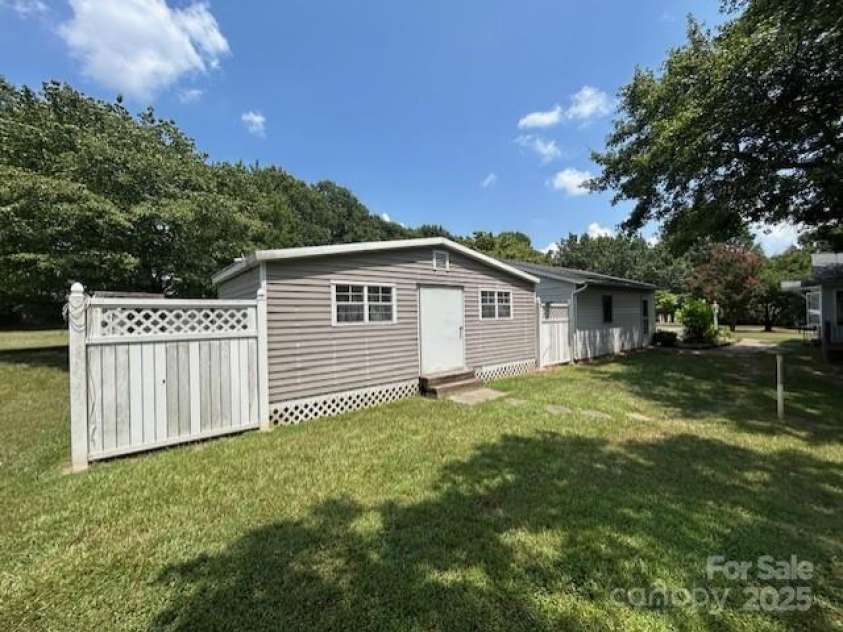 3616 Raven Hill Drive, Gastonia, NC 28056.  MLS# CAR4279742, YatesRealty ID 28504. 