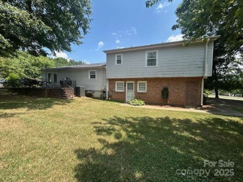 3616 Raven Hill Drive, Gastonia, NC 28056.  MLS# CAR4279742, YatesRealty ID 28504. 