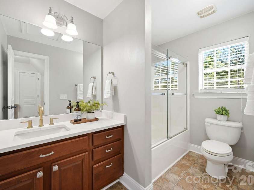 122 Friendfield Drive, Fort Mill, SC 29715.  MLS# CAR4390030, YatesRealty ID 28505. 