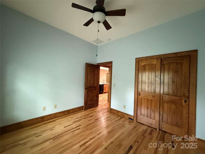 167 Rough Ridge Road, Sugar Mountain, NC 28604.  MLS# CAR4280706, YatesRealty ID 28505. Bedrrom