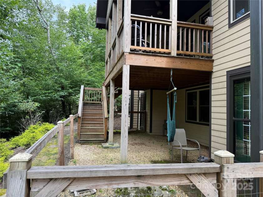 167 Rough Ridge Road, Sugar Mountain, NC 28604.  MLS# CAR4280706, YatesRealty ID 28505. Fenced in dog run