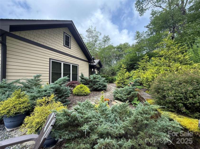 167 Rough Ridge Road, Sugar Mountain, NC 28604.  MLS# CAR4280706, YatesRealty ID 28505. Front