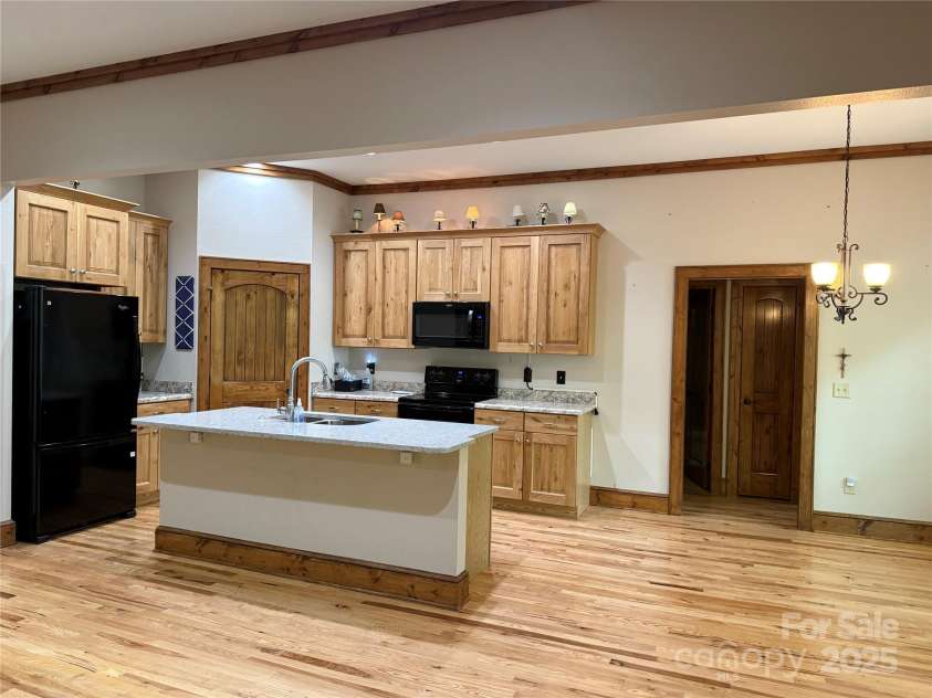 167 Rough Ridge Road, Sugar Mountain, NC 28604.  MLS# CAR4280706, YatesRealty ID 28505. Main Kitchen