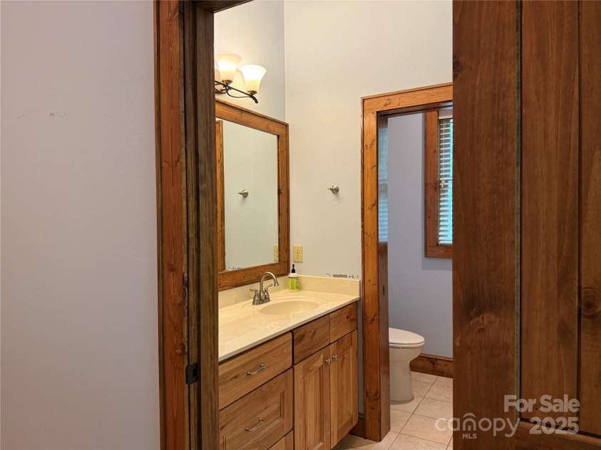 167 Rough Ridge Road, Sugar Mountain, NC 28604.  MLS# CAR4280706, YatesRealty ID 28505. Master Bath