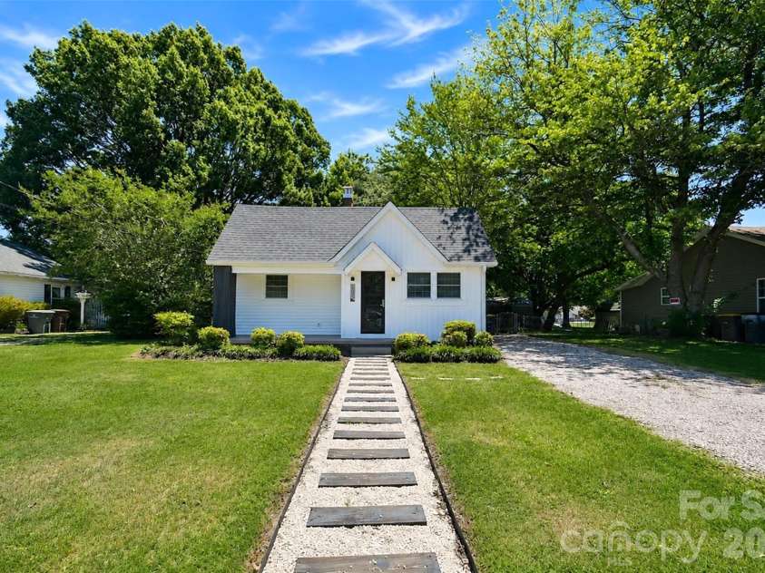 1002 Laura Avenue, Kannapolis, NC 28083.  MLS# CAR4388533, YatesRealty ID 28506. 