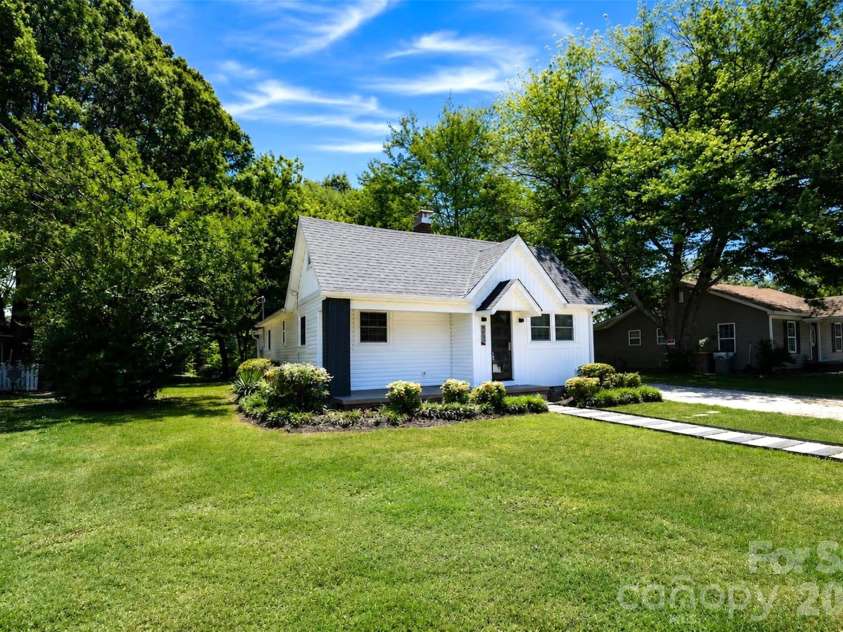 1002 Laura Avenue, Kannapolis, NC 28083.  MLS# CAR4388533, YatesRealty ID 28506. 