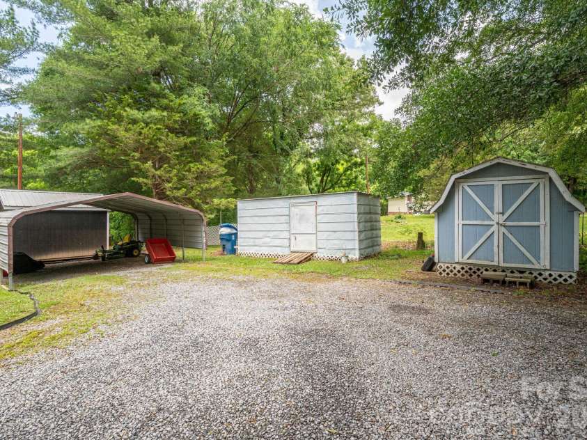 2002 Bill Lynch Road, Lincolnton, NC 28092.  MLS# CAR4384093, YatesRealty ID 28507. 