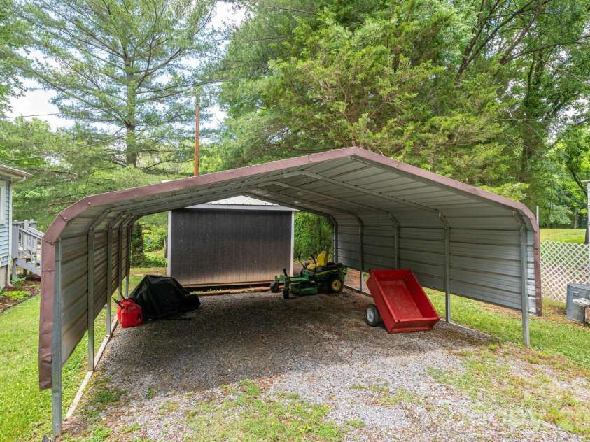 2002 Bill Lynch Road, Lincolnton, NC 28092.  MLS# CAR4384093, YatesRealty ID 28507. 
