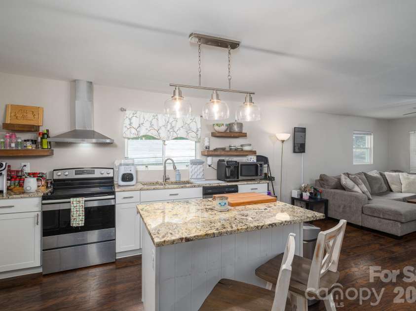 2002 Bill Lynch Road, Lincolnton, NC 28092.  MLS# CAR4384093, YatesRealty ID 28507. Kitchen