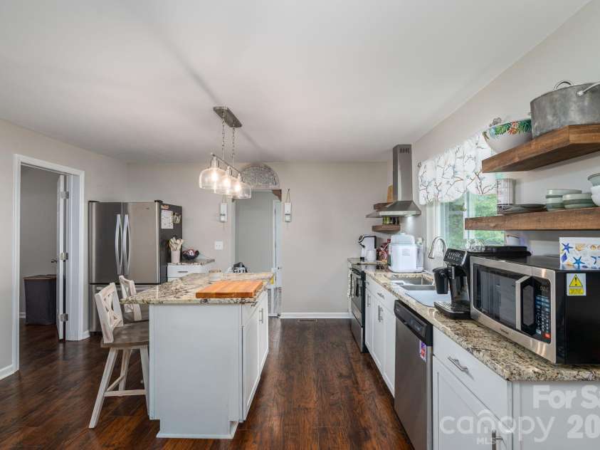 2002 Bill Lynch Road, Lincolnton, NC 28092.  MLS# CAR4384093, YatesRealty ID 28507. Kitchen