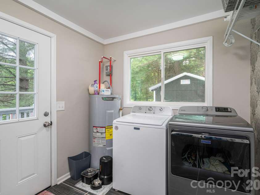 2002 Bill Lynch Road, Lincolnton, NC 28092.  MLS# CAR4384093, YatesRealty ID 28507. Laundry room