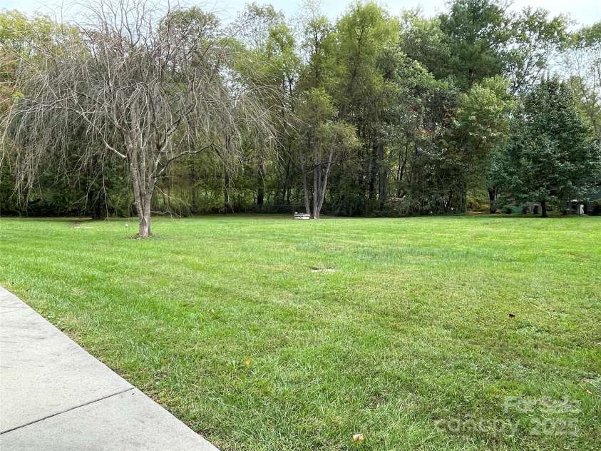 14 Spring Lake Drive, Fletcher, NC 28732.  MLS# CAR4270829, YatesRealty ID 28509. Looking for Level Yard?