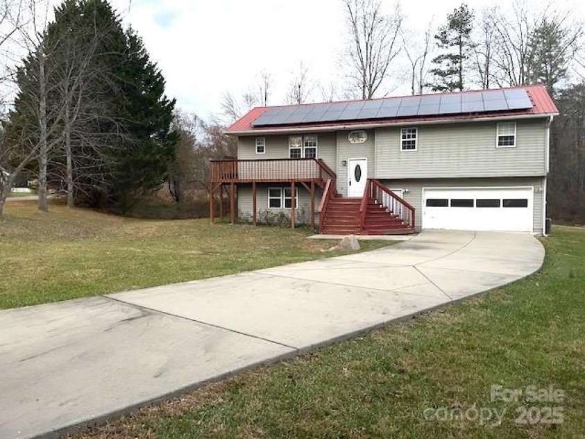 14 Spring Lake Drive, Fletcher, NC 28732.  MLS# CAR4325037, YatesRealty ID 28509. 