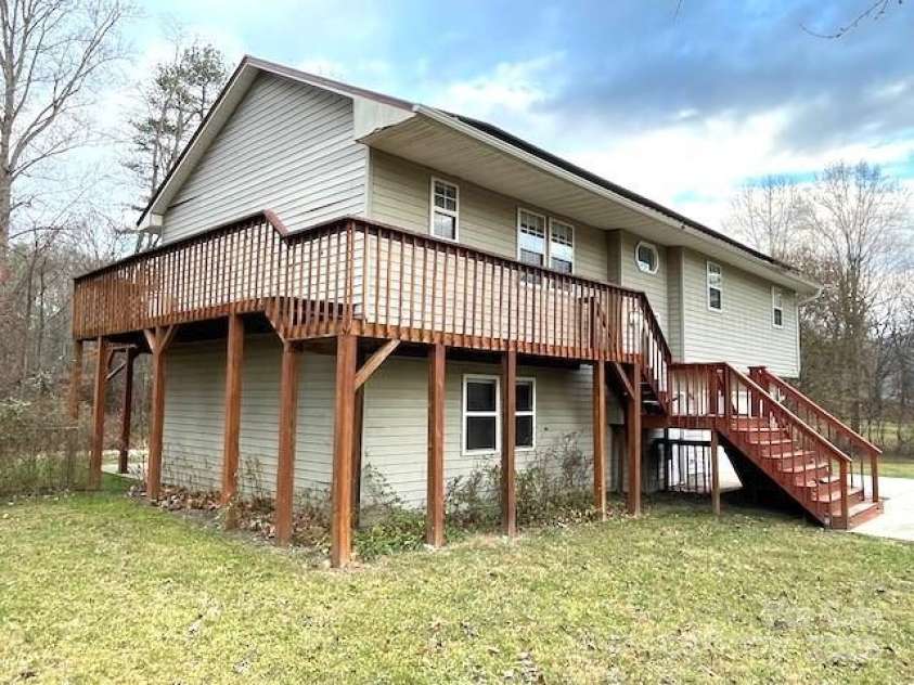 14 Spring Lake Drive, Fletcher, NC 28732.  MLS# CAR4325037, YatesRealty ID 28509. 