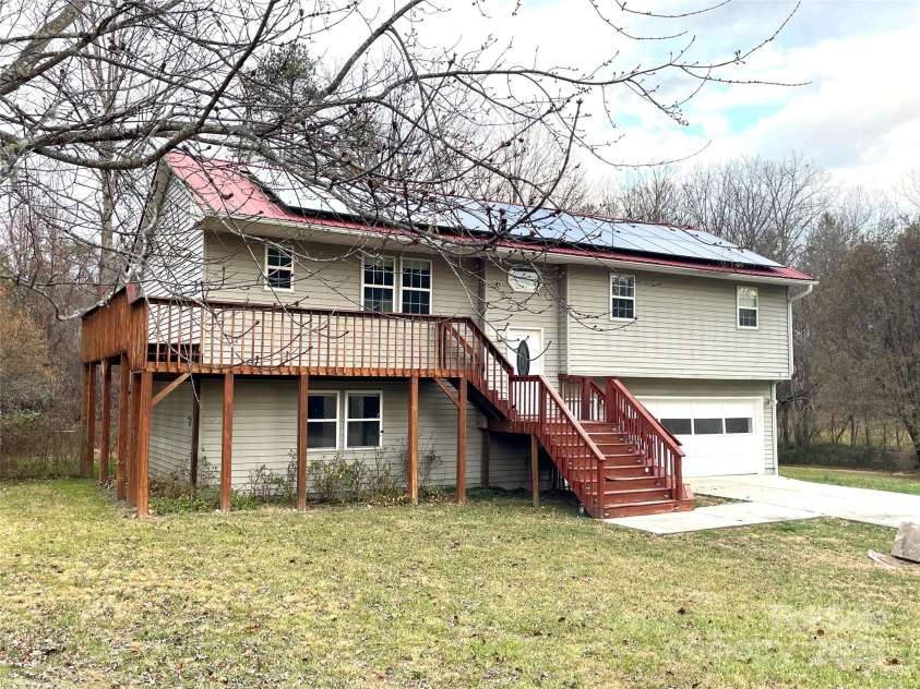 14 Spring Lake Drive, Fletcher, NC 28732.  MLS# CAR4325037, YatesRealty ID 28509. Convenient Cane Creek Location