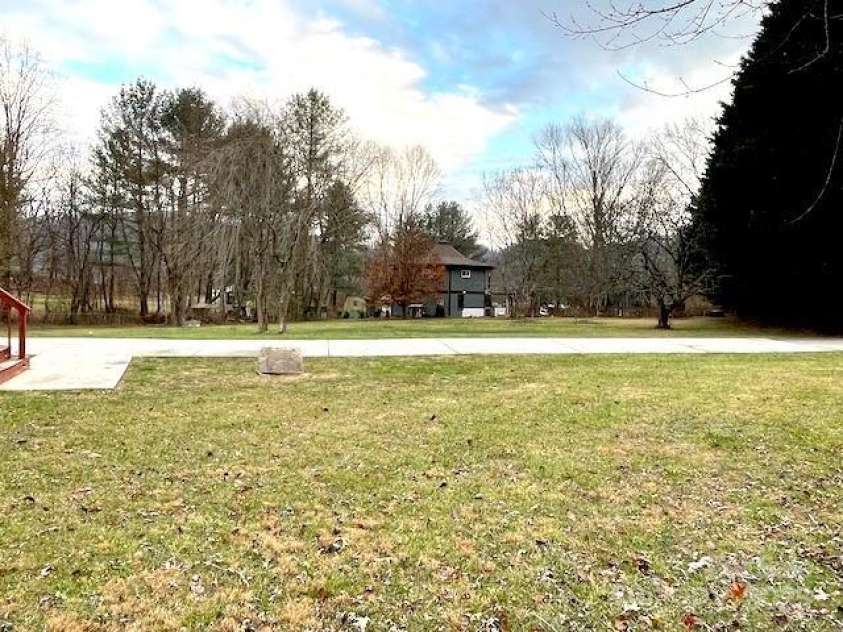 14 Spring Lake Drive, Fletcher, NC 28732.  MLS# CAR4325037, YatesRealty ID 28509. Front yard on both sides of driveway