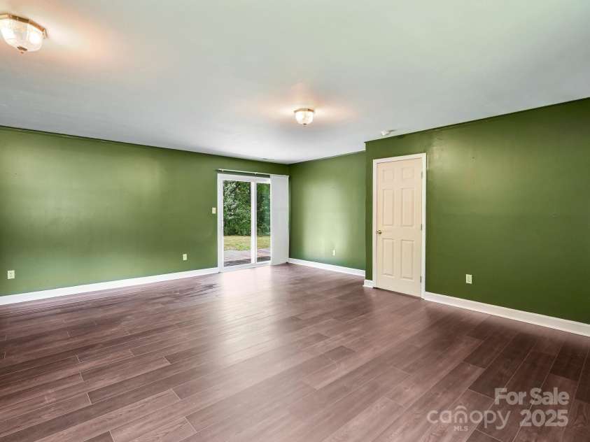 14 Spring Lake Drive, Fletcher, NC 28732.  MLS# CAR4325037, YatesRealty ID 28509. Leads to Lower Deck