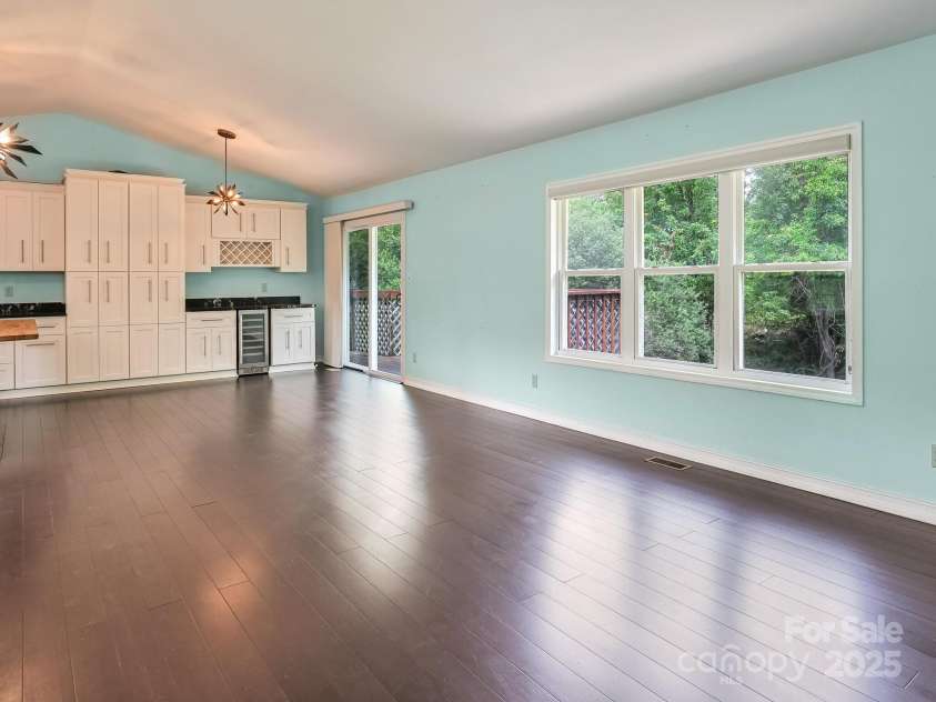 14 Spring Lake Drive, Fletcher, NC 28732.  MLS# CAR4325037, YatesRealty ID 28509. Lots of Windows