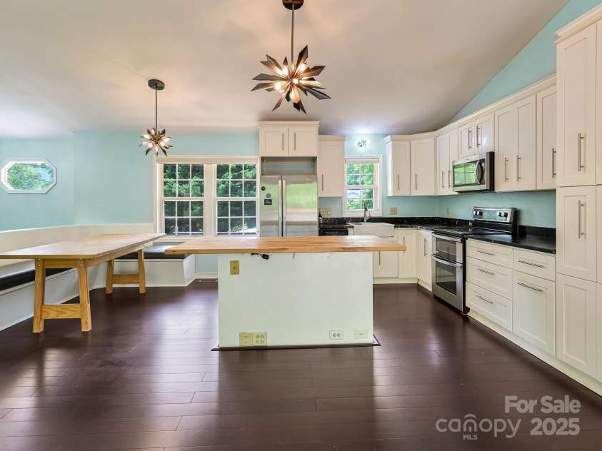 14 Spring Lake Drive, Fletcher, NC 28732.  MLS# CAR4325037, YatesRealty ID 28509. Wonderful layout