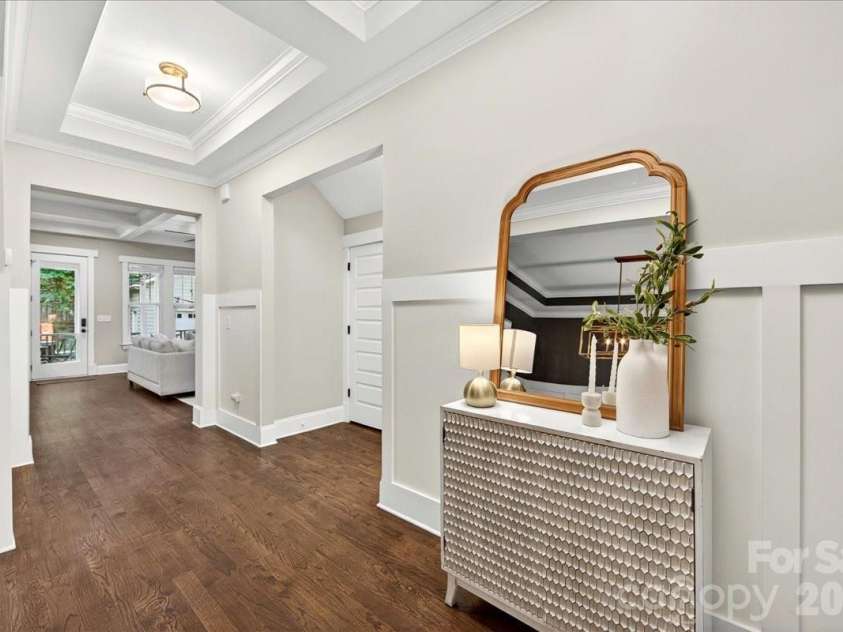 1624 Brook Road, Charlotte, NC 28205.  MLS# CAR4377757, YatesRealty ID 28509. Extra details, upgraded molding, ceiling features, high ceilings and paneled doors!