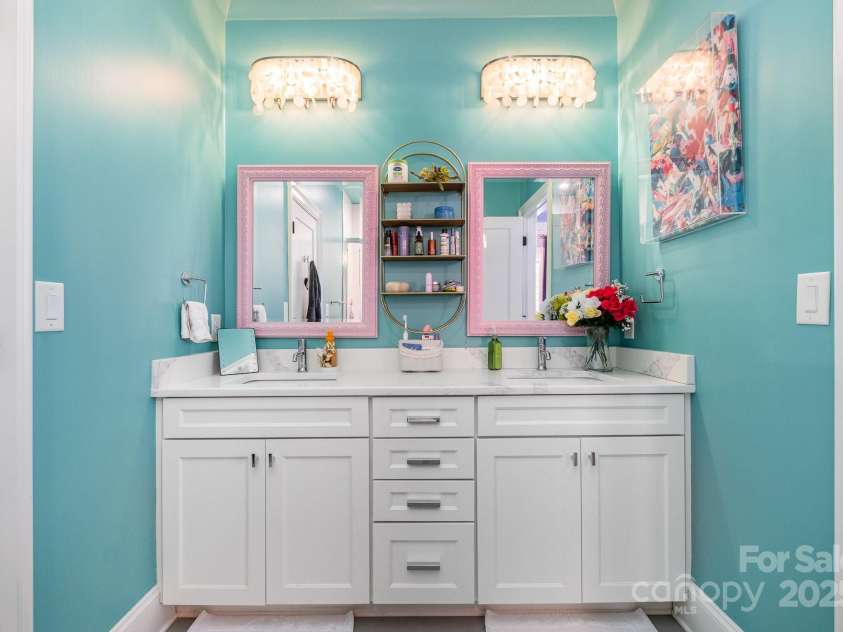 708 Amalfi Drive, Davidson, NC 28036.  MLS# CAR4281253, YatesRealty ID 28511. Jack n Jill shared bath