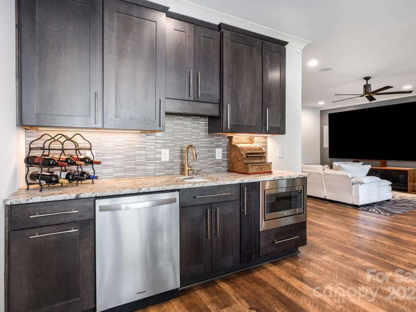 708 Amalfi Drive, Davidson, NC 28036.  MLS# CAR4281253, YatesRealty ID 28511. Lower level kitchenette/bar