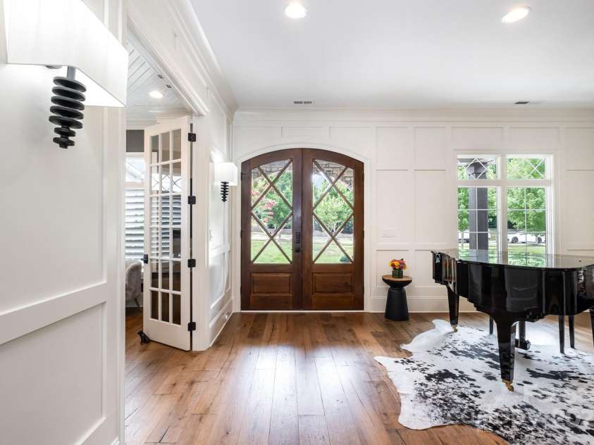 708 Amalfi Drive, Davidson, NC 28036.  MLS# CAR4281253, YatesRealty ID 28511. Solid wood double entry door with beveled glass panels.