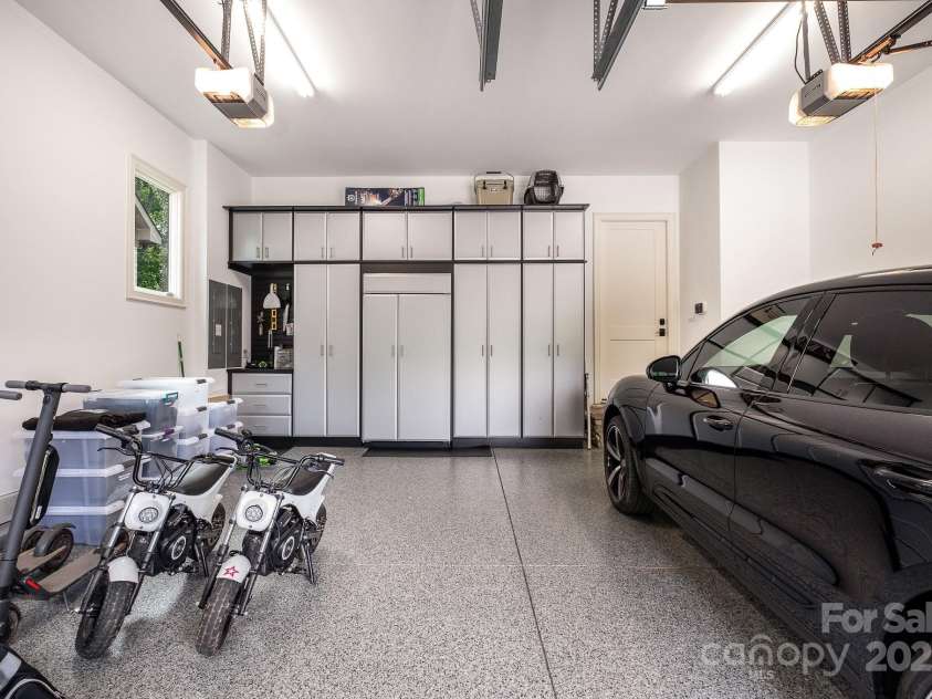 708 Amalfi Drive, Davidson, NC 28036.  MLS# CAR4281253, YatesRealty ID 28511. Vinyl coated floor