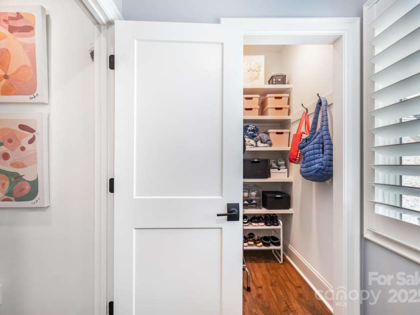 708 Amalfi Drive, Davidson, NC 28036.  MLS# CAR4281253, YatesRealty ID 28511. Walk in closet