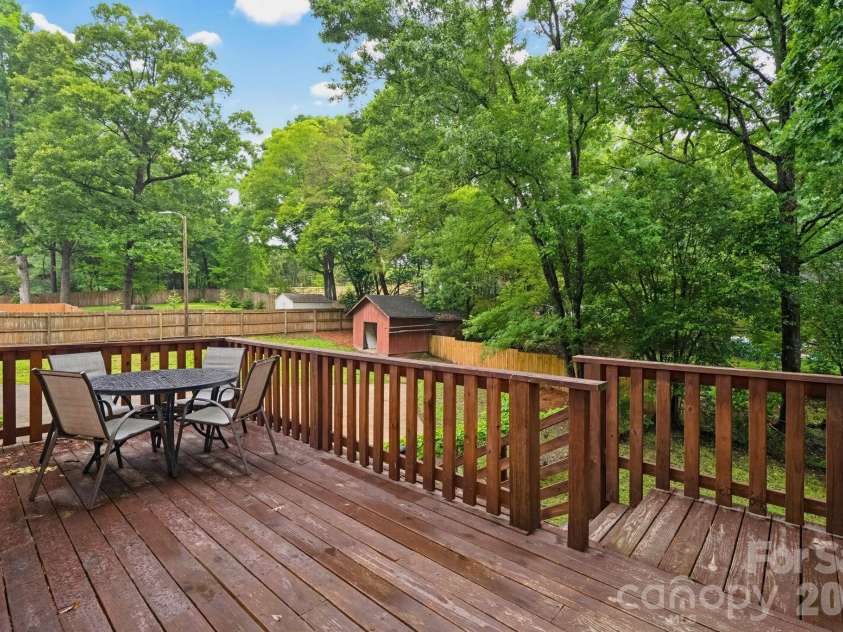 1623 Lumarka Drive, Charlotte, NC 28212.  MLS# CAR4385978, YatesRealty ID 28512. 