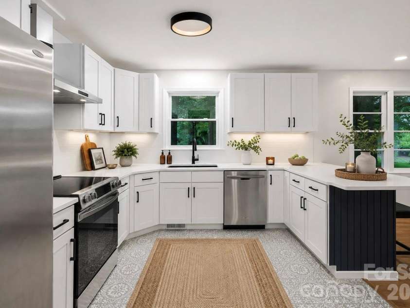1623 Lumarka Drive, Charlotte, NC 28212.  MLS# CAR4385978, YatesRealty ID 28512. 