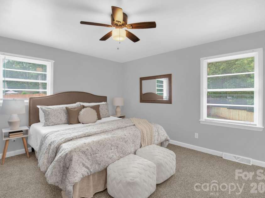 1623 Lumarka Drive, Charlotte, NC 28212.  MLS# CAR4385978, YatesRealty ID 28512. Primary bedroom (1)