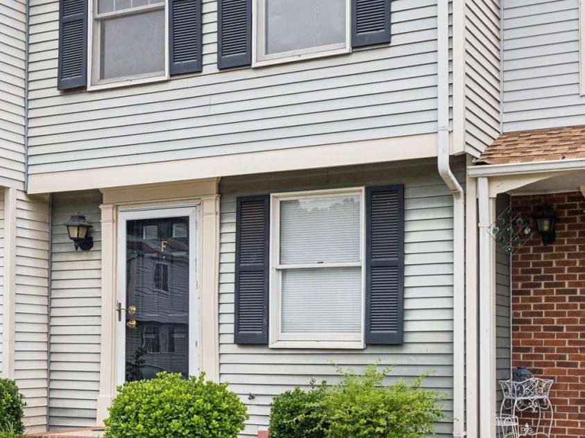 9424 Lexington Circle, Charlotte, NC 28213.  MLS# CAR4195626, YatesRealty ID 28513. 