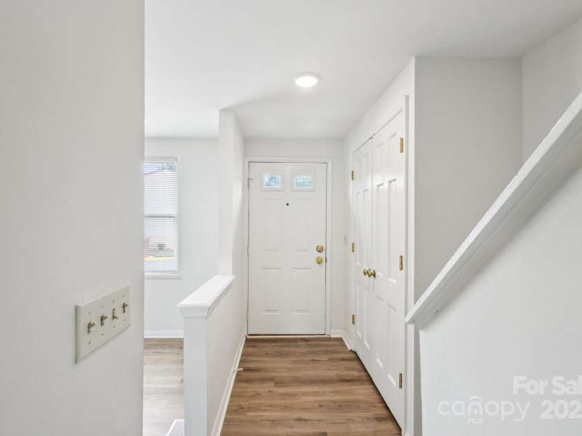 9424 Lexington Circle, Charlotte, NC 28213.  MLS# CAR4195626, YatesRealty ID 28513. 